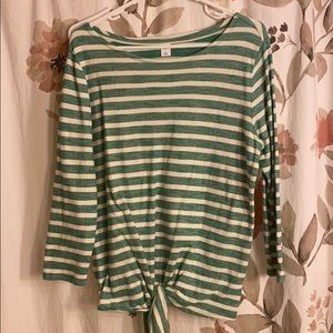 3/4 length sleeve striped shirt.